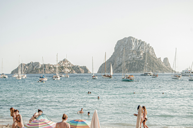 Ibiza al límite: los clubes saturan el sistema de ambulancias de la isla
