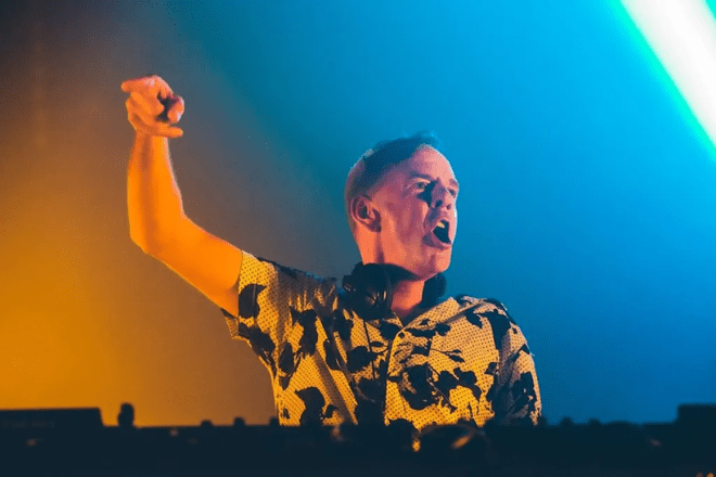 Fatboy Slim celebra 40 años en la música con un libro ilustrado, It Ain't Over 'til the Fatboy Sings