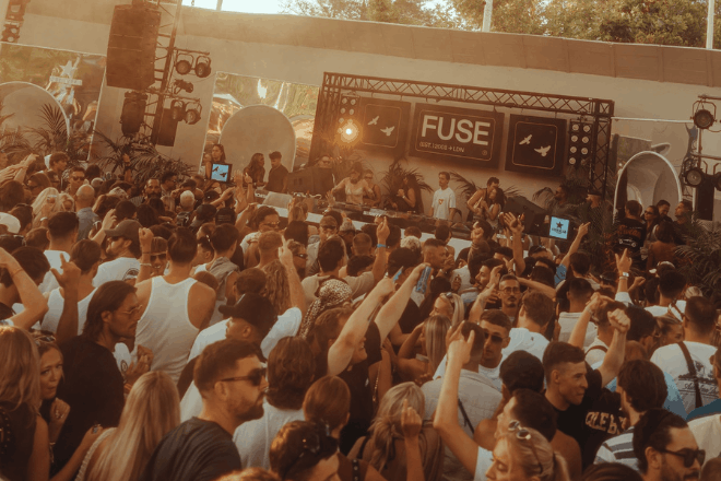 ¿Por qué la colaboración de Brunch Electronik con FUSE es una de las propuestas más interesantes de este mes de agosto en Ibiza?