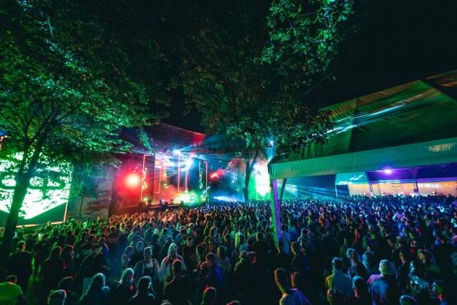 Hoy Mixmag Spain llega a Aquasella con un escenario en el bosque