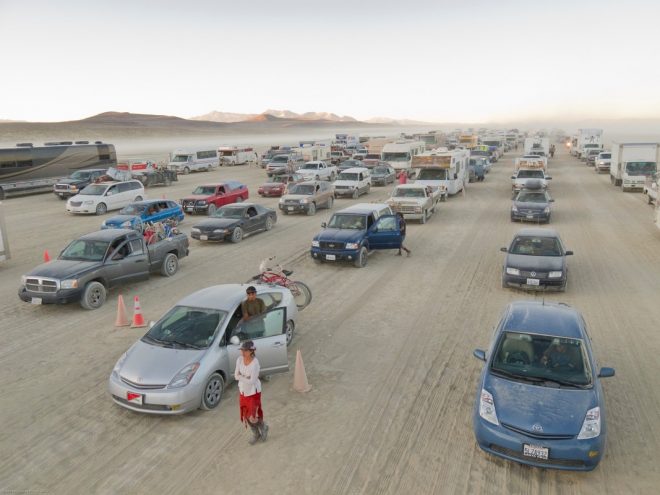 Miles de personas siguen varadas en Burning Man tras las fuertes lluvias