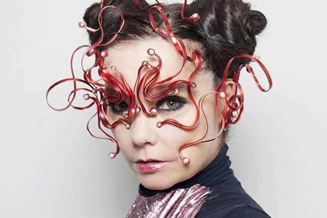 El nuevo disco de Björk "probablemente saldrá este verano"