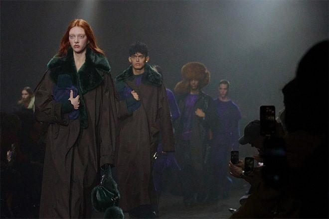 Burberry pone banda sonora a su desfile otoño/invierno 2023 en la semana de la moda de Londres