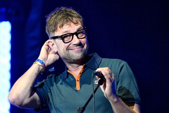 Damon Albarn no está de acuerdo con la prohibición del uso de teléfonos en los conciertos de Bob Dylan