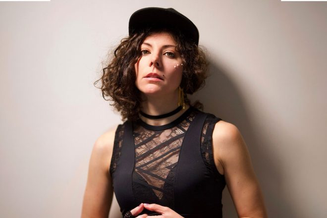 Giorgia Angiuli publica “The Conscious DJ”, una guía de bienestar para artistas en gira