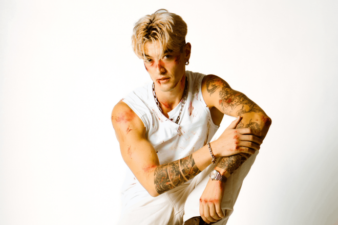 Charlie Sparks anuncia el lanzamiento de su álbum debut 'Power Up'