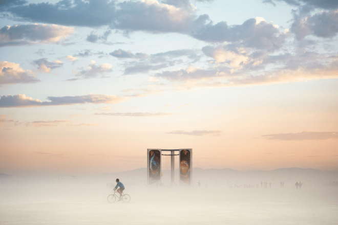 Una gran tormenta de arena arrasa Burning Man en sus primeras horas