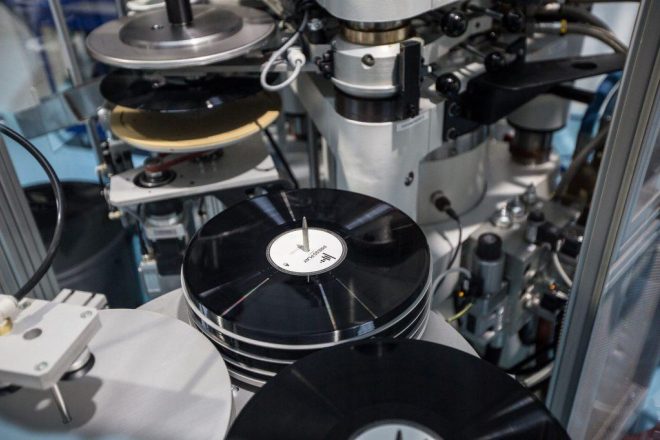 Se publicó el primer estudio sobre el impacto ambiental que genera la producción de vinilos