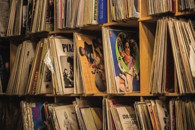 Manchester Museum inaugura una exposición sobre el sur de Asia con una colección de vinilos enorme