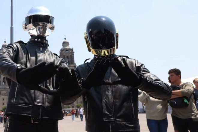  Daft Punk y PLEASURES lanzan una cápsula conjunta con pop-ups en París, Los Ángeles y Ciudad de México
