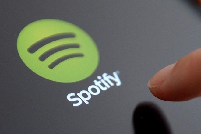 La mayoría de los artistas que más transmiten en Spotify ganan menos de 42.000 euros al año en la plataforma