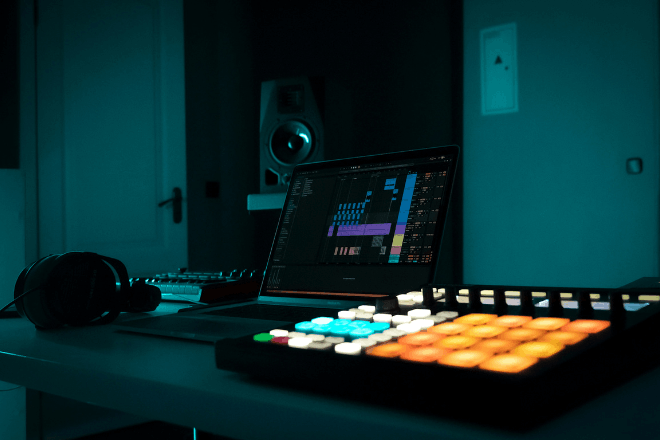 Un estudio revela que el 40% de la música publicada en julio muestra signos de haber sido creada con IA