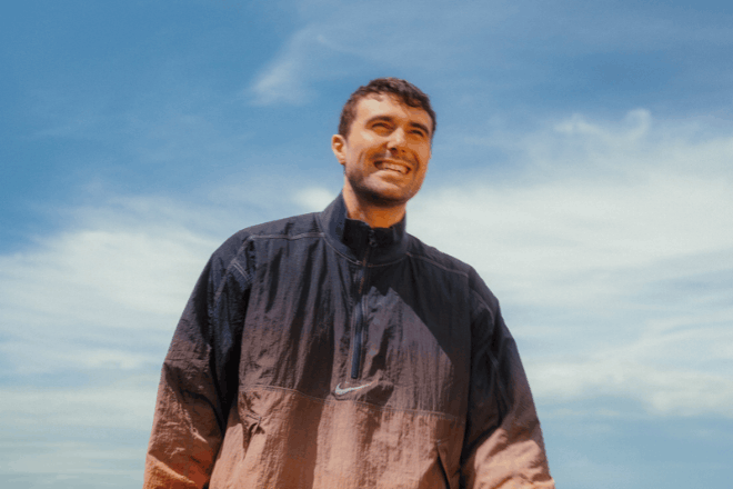 Apple Music redefine su identidad visual con un experimento sonoro junto a Fred again..