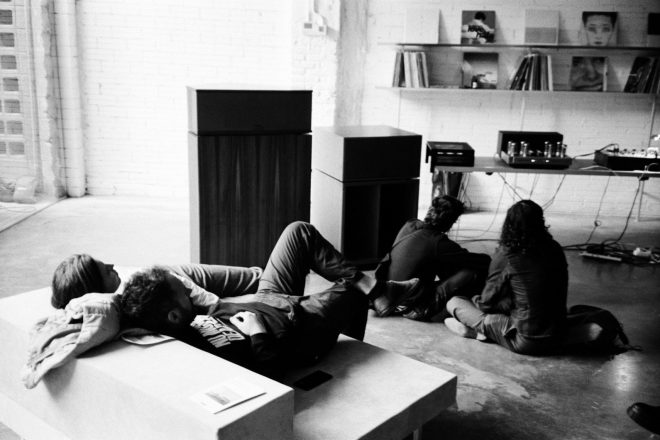 Modern Obscure Music SPA presenta una experiencia íntima que conecta música, espacio y escucha consciente