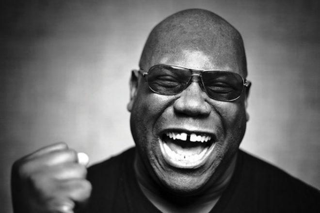 Carl Cox presionó el botón de pausa durante su set el fin de semana pasado para terminar una pelea.