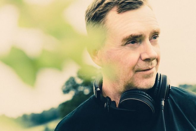 Nick Warren pone a la venta su colección de discos completa