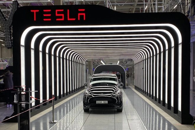 Tesla inaugura su propio club en la fábrica de Brandemburgo