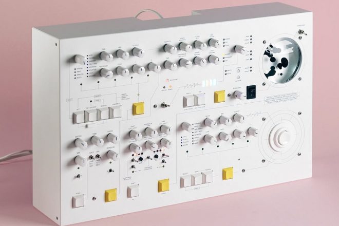 Love Hultén diseña una glitch machine a medida para Andrew Huang