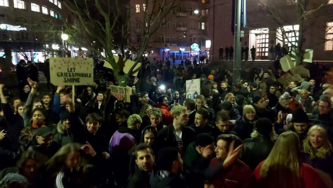 Los ravers de Berlín han salido a las calles para protestar por el cierre del querido Griessmuehle.