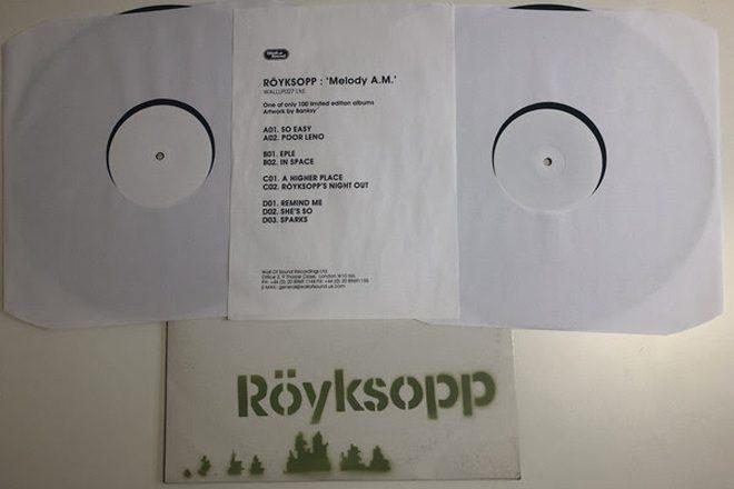 Un disco de Röyksopp pintado por Banksy se vendió por más de 8,000 dolares