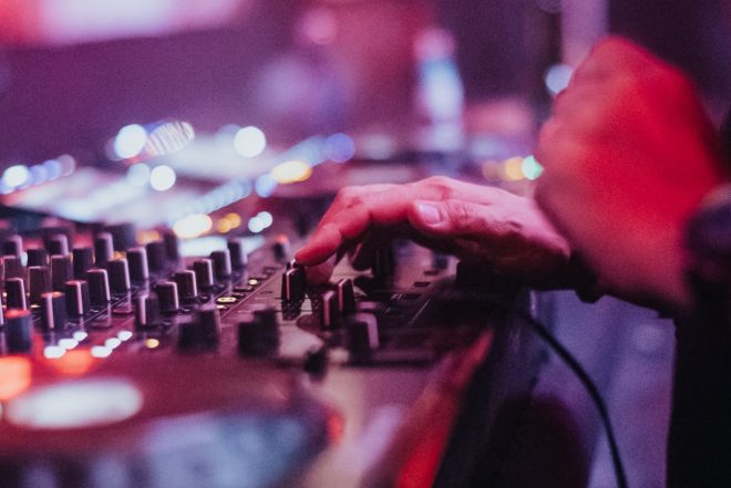 Los DJs ya son considerados artistas a nivel legal en España.