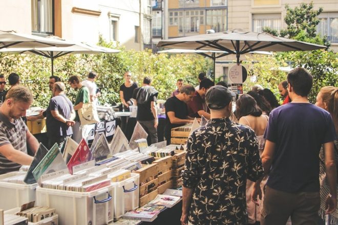 El vinyl market de Hola Sundays aterriza por primera vez en la semana del festival Sónar